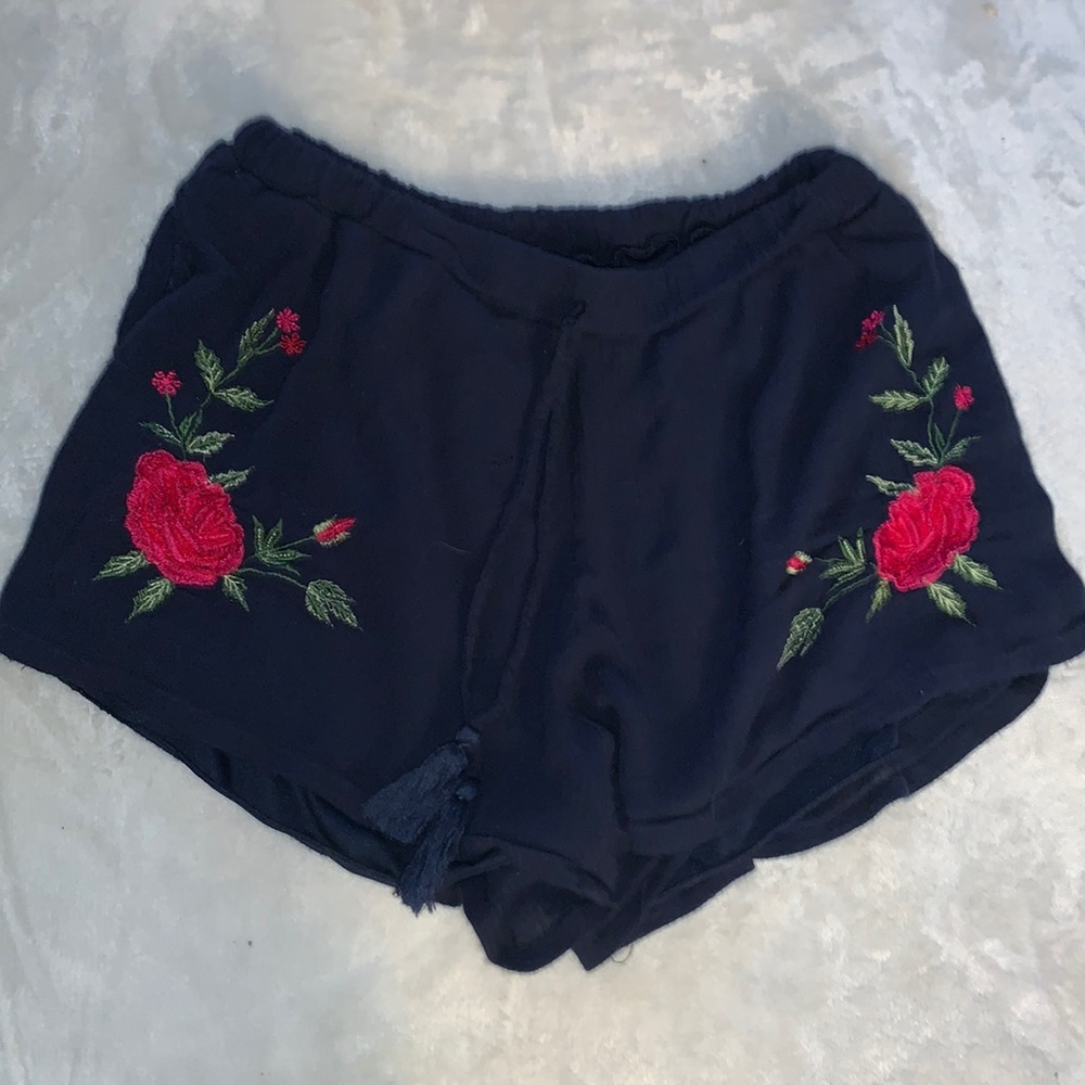 navy blue linen shorts with rose embroidery size: s